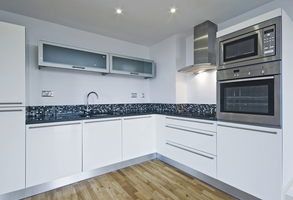 Contemporary,White,Kitchen,With,Built,In,Appliances,And,Mosaic,Tiles